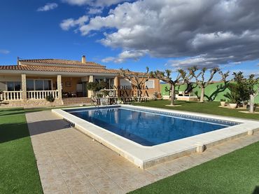 Casa amb piscina en venda a Partidas de interior - Zona Rústica