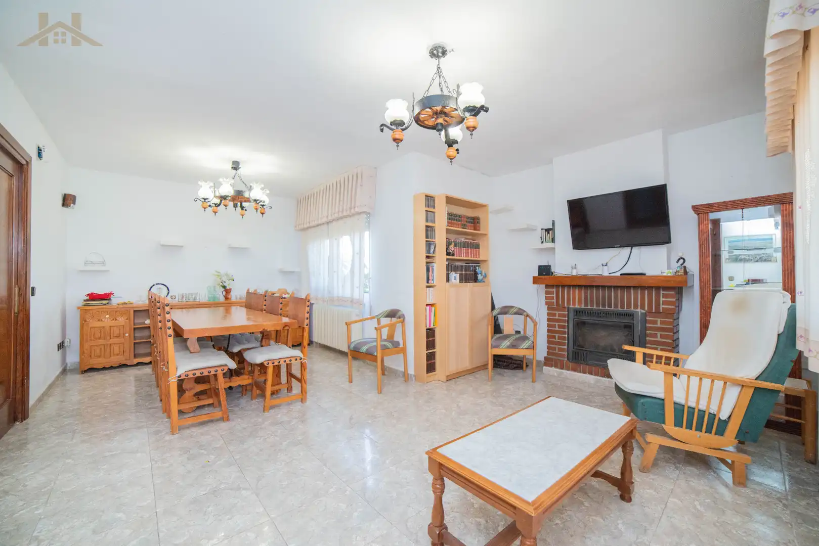 Sala d'estar de Casa o xalet en venda en Villanueva de la Cañada amb Jardí privat i Piscina