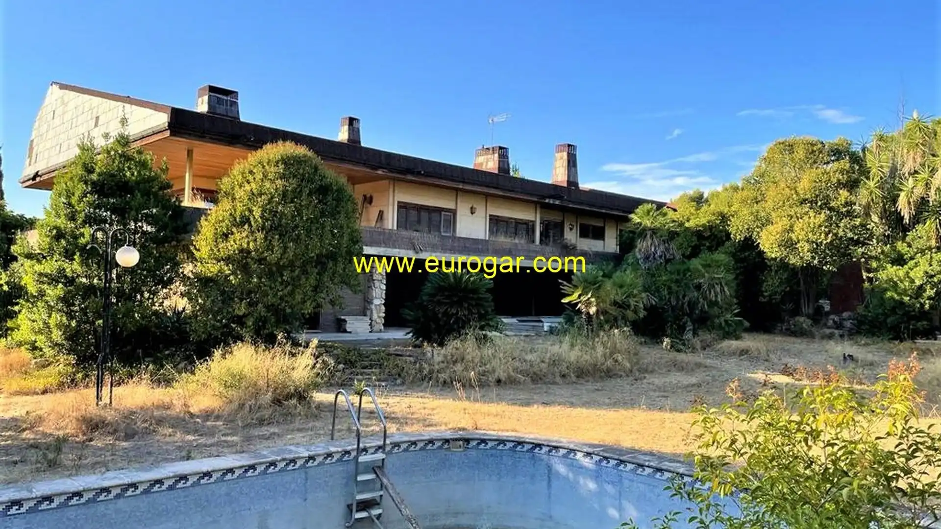 Exterior view of Houses for sale in Chiva  with Terrace, Storage room and Swimming Pool