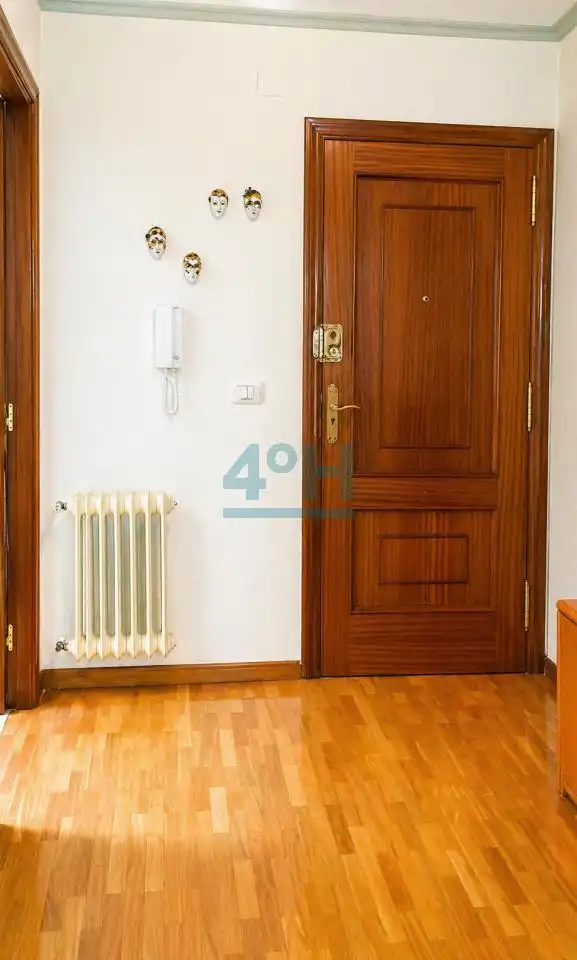 Piso en venta en Ourense Capital  con Calefacción, Parquet y Trastero