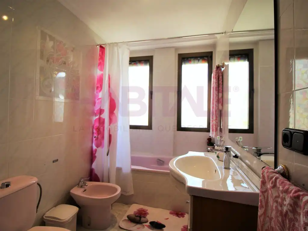 Baño de Casa o chalet en venta en Chiva con Aire acondicionado, Calefacción y Amueblado