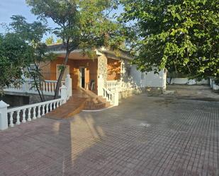 Vista exterior de Casa o xalet de lloguer en San Vicente del Raspeig / Sant Vicent del Raspeig amb Aire condicionat, Terrassa i Piscina