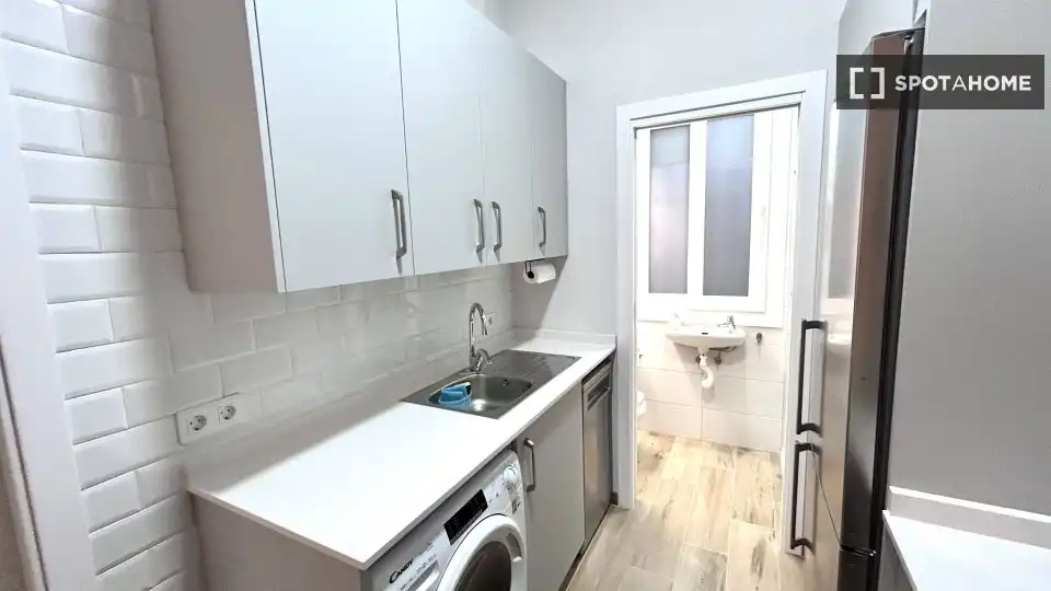 Küche von Wohnung zur untervermieten in Sevilla mit Klimaanlage, Heizung und Terrasse