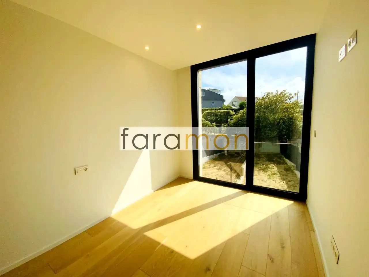 Jardín de Casa adosada en venta en Nigrán con Calefacción, Jardín privado y Terraza
