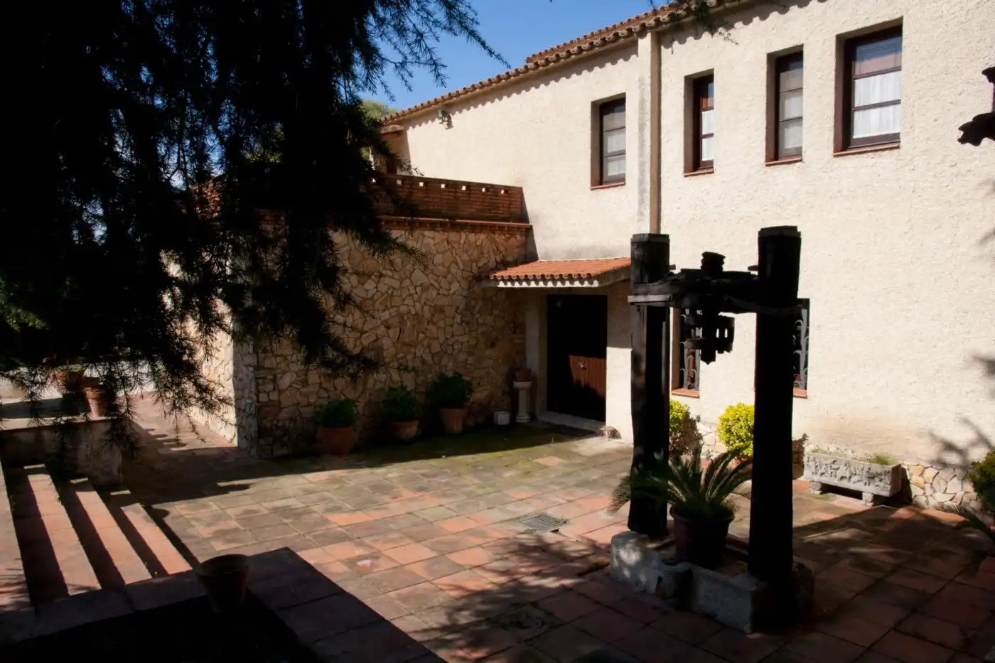 Vista exterior de Casa o xalet en venda en La Roca del Vallès amb Calefacció, Jardí privat i Terrassa