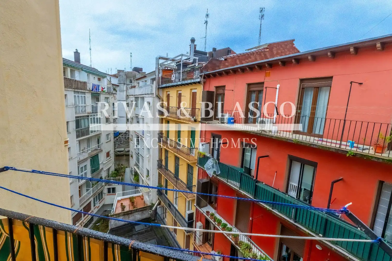 Exterior view of Apartments for sale in Donostia - San Sebastián   with Storage room