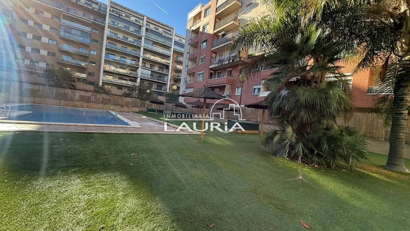 Vista exterior de Ático en venta en Paterna con Parquet, Terraza y Trastero