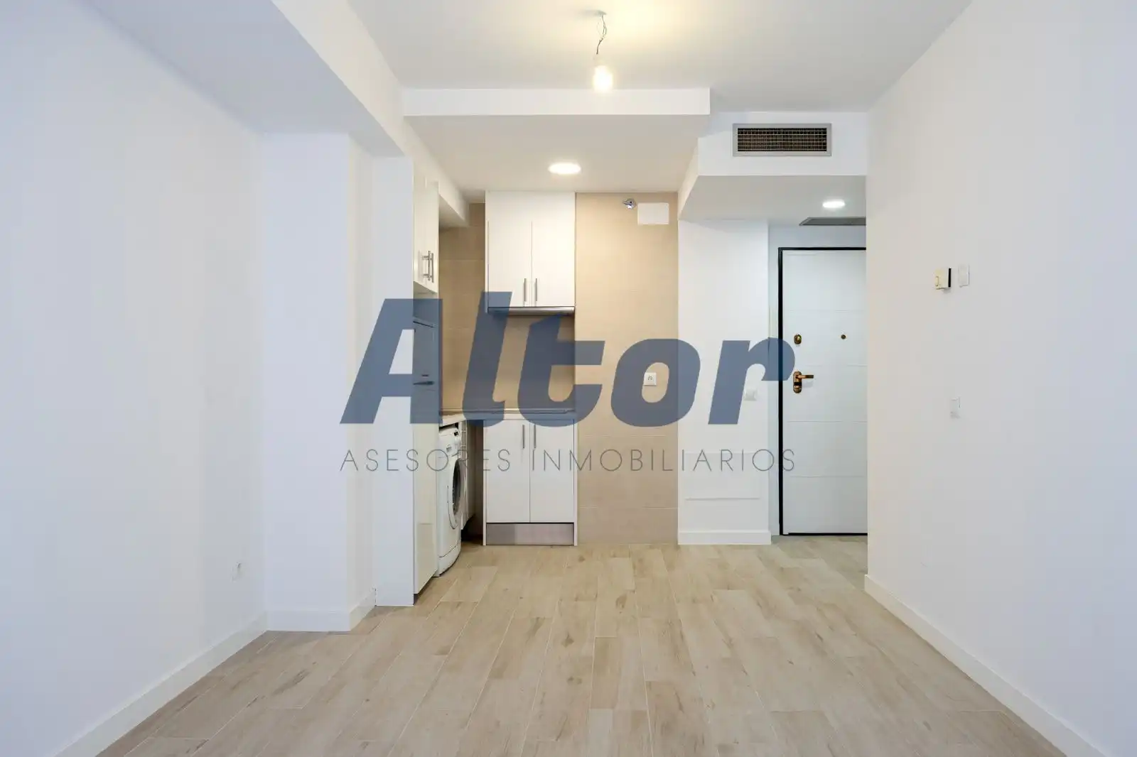 Bedroom of Flat for sale in Madrid  with Air Conditioner, Heating and Storage room