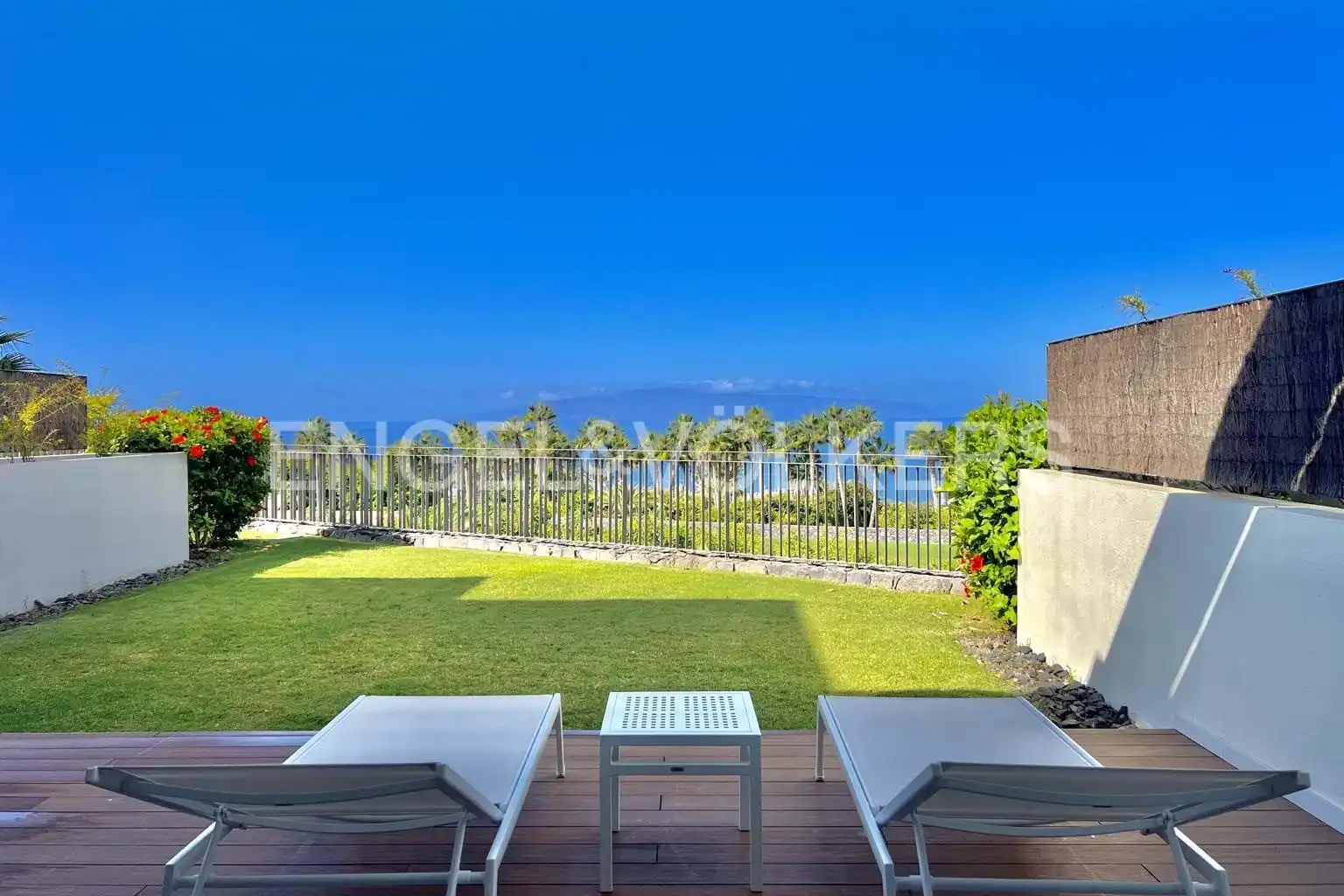 Flat with pool for sale in Abama
