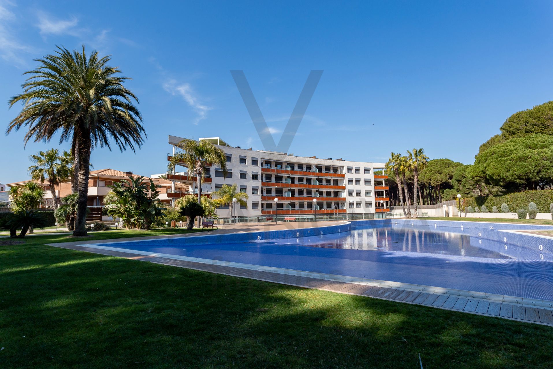 Schwimmbecken von Wohnung zum Verkauf in Cambrils mit Klimaanlage, Heizung und Privatgarten