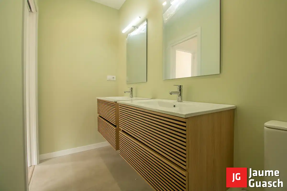 Badezimmer von Wohnung zum Verkauf in Torredembarra mit Klimaanlage, Heizung und Parkett