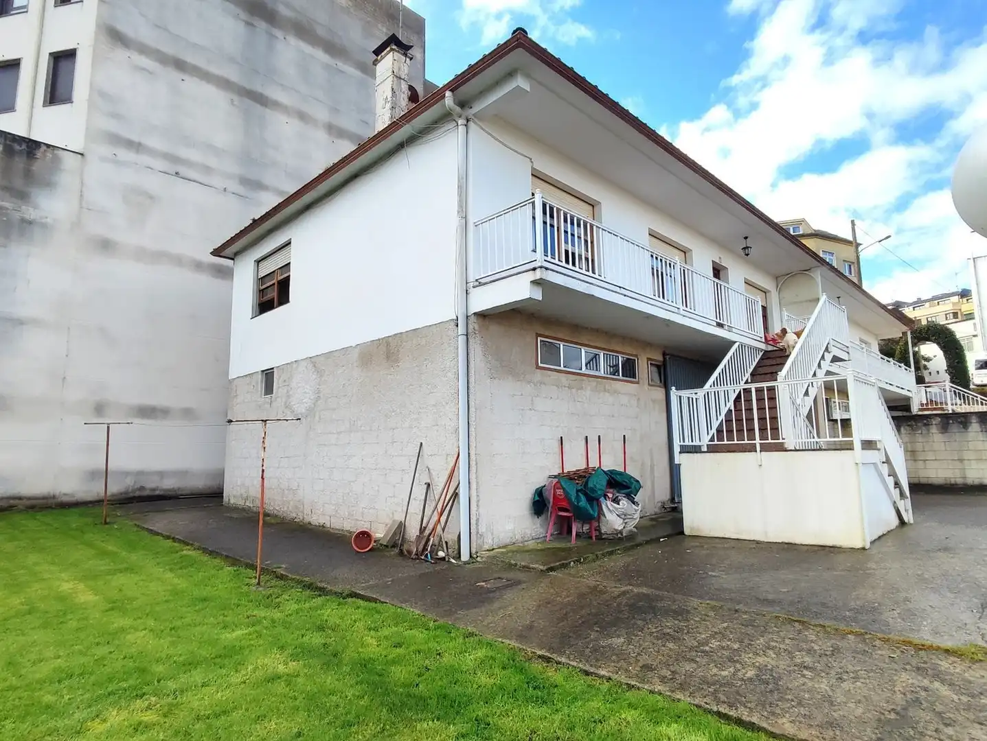 Vista exterior de Casa o xalet en venda en Carral amb Jardí privat, Terrassa i Moblat