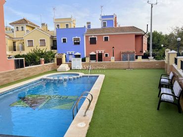 Terraced house with pool for sale in Calle Marqués del Vado
