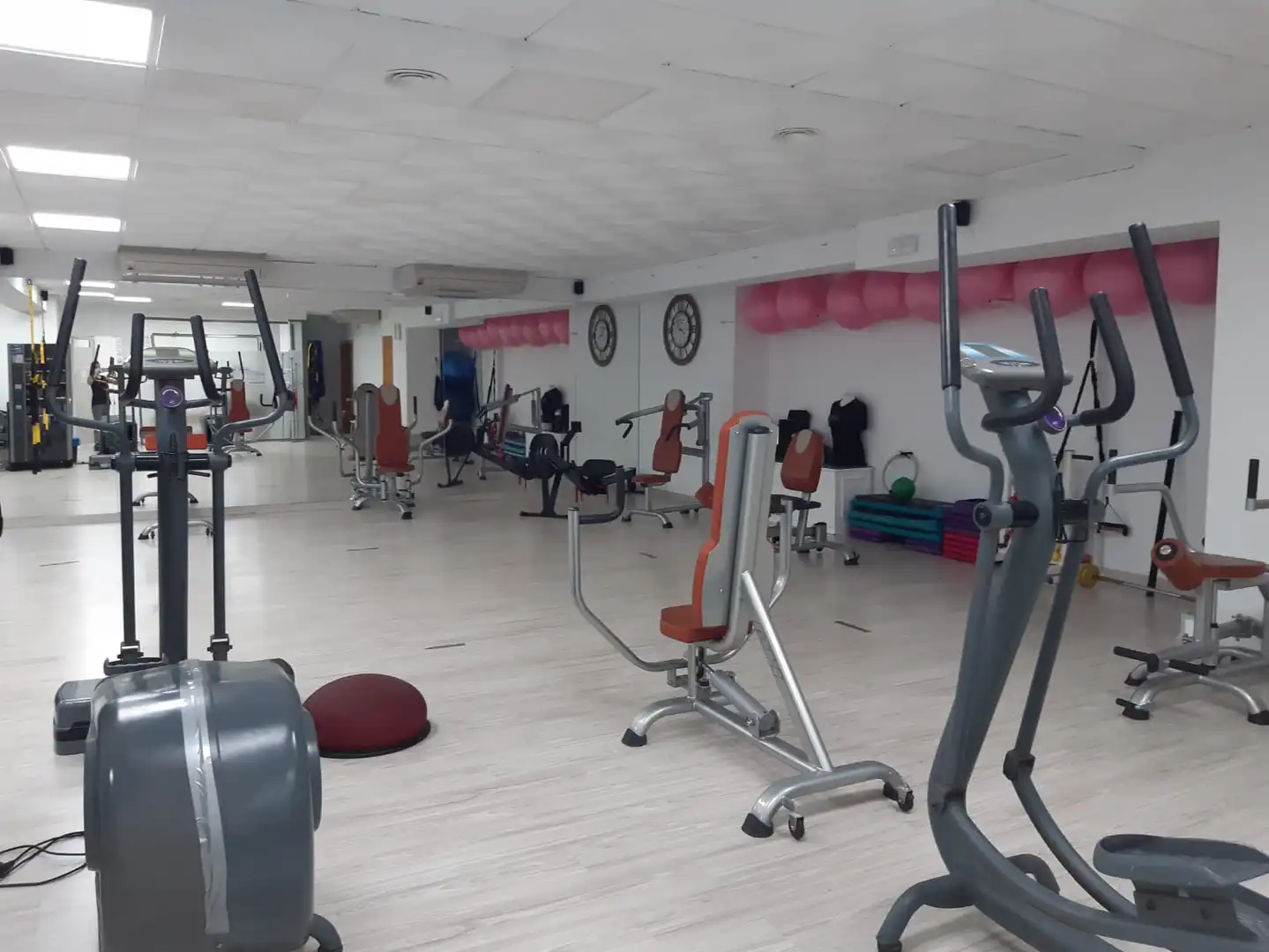 Business premises for sale in Avenida Primero de Mayo 1, imagen 2