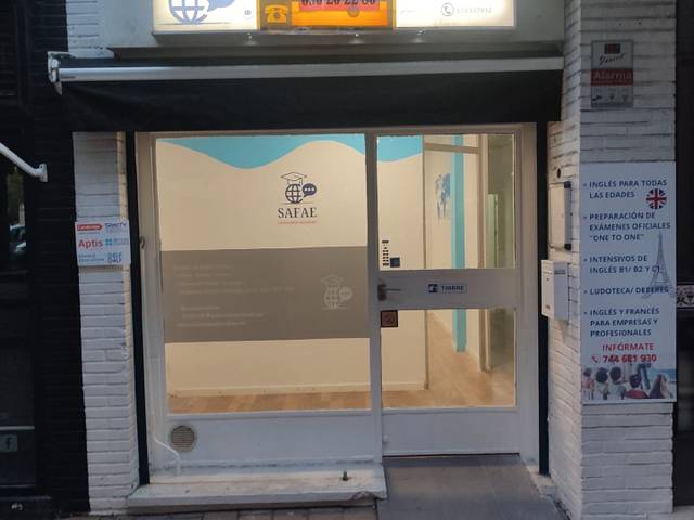 Local comercial en Alquiler en Avenida de Ramón y Cajal, 124 en El Plantinar – Avda. La Paz - El Juncal