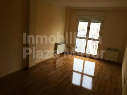 Living room of Flat for sale in Salamanca Capital  with Heating, Parquet flooring and Balcony