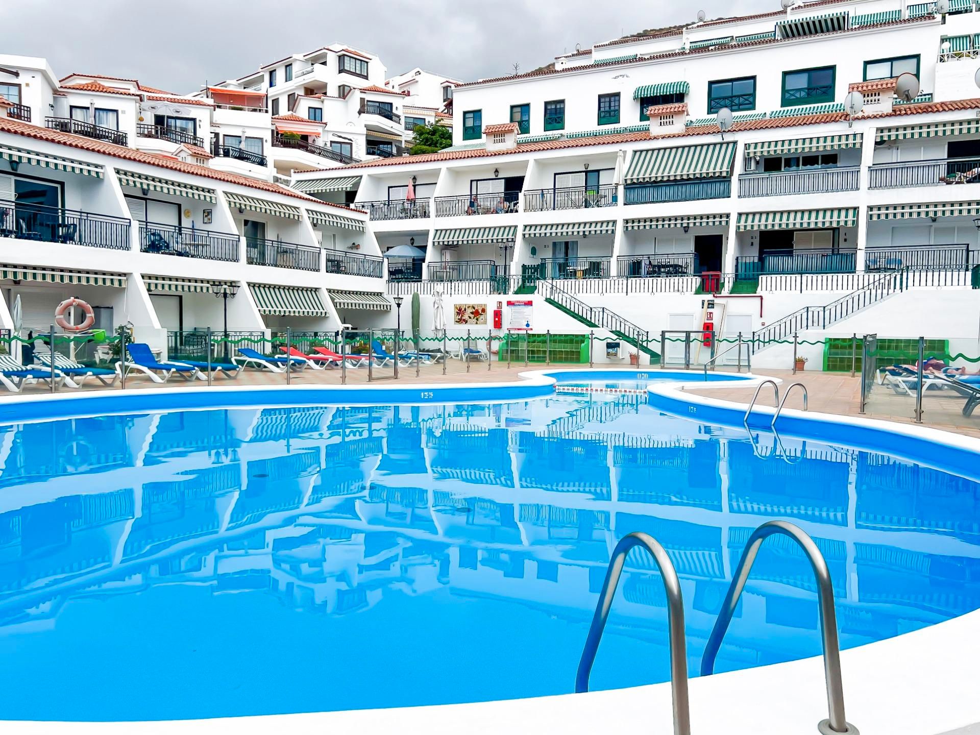 Vista exterior de Apartamento en venta en Arona con Terraza y Piscina comunitaria