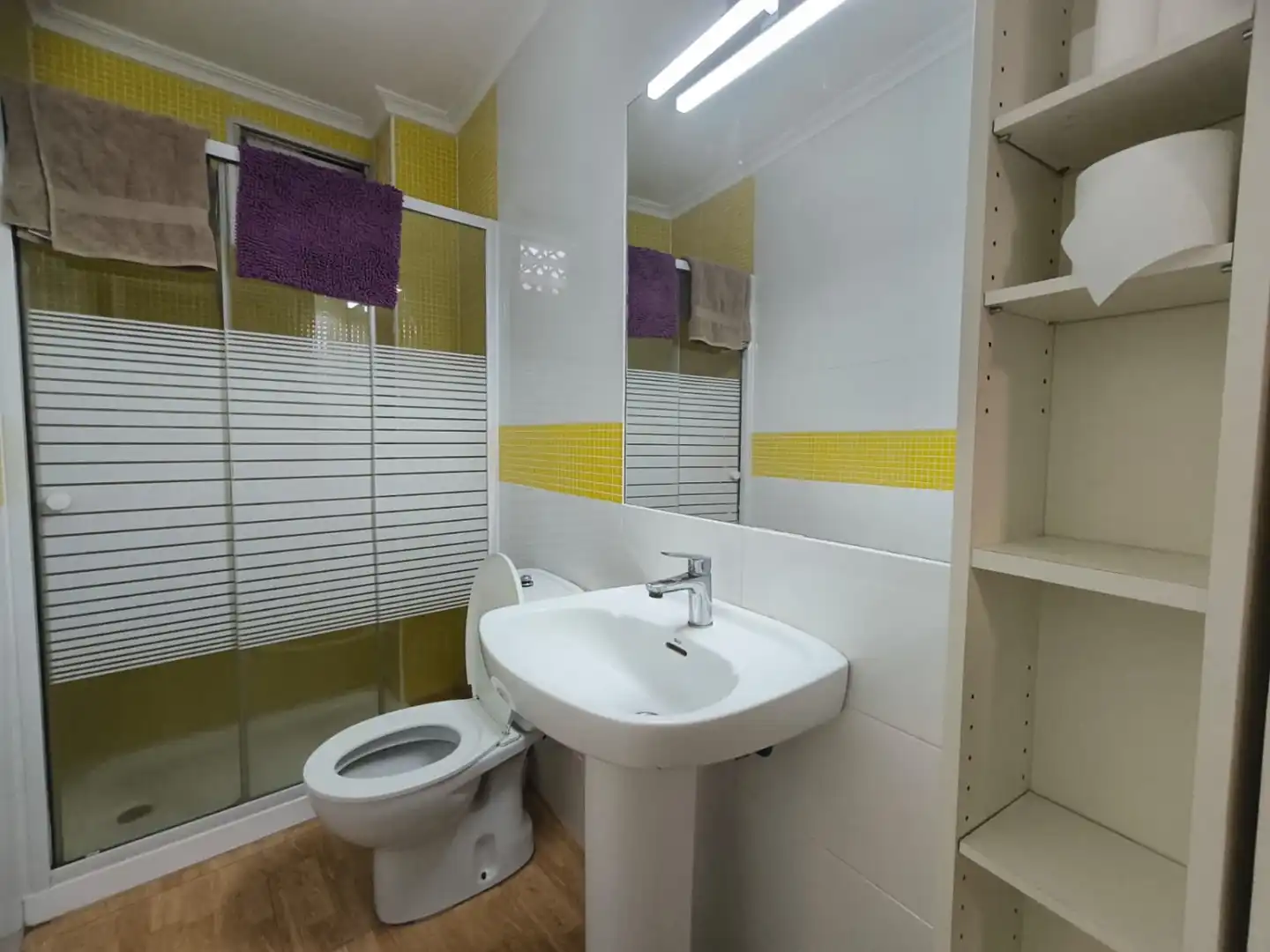 Bathroom of Flat for rent in Murcia  with Furnished, Oven and Washing machine