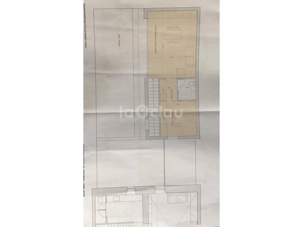 Einfamilien-Reihenhaus zum Verkauf in Tona mit Privatgarten und Terrasse
