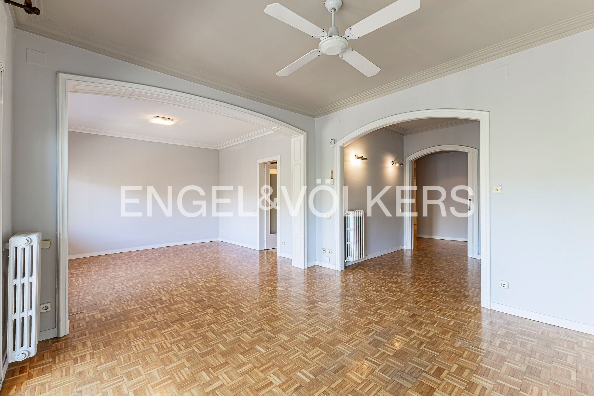 Sala d'estar de Apartament de lloguer en  Barcelona Capital amb Calefacció, Parquet i Balcó