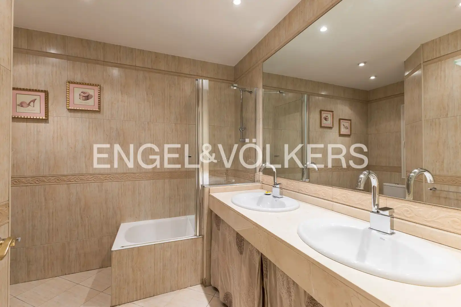 Baño de Piso de alquiler en Madrid con Aire acondicionado y Calefacción