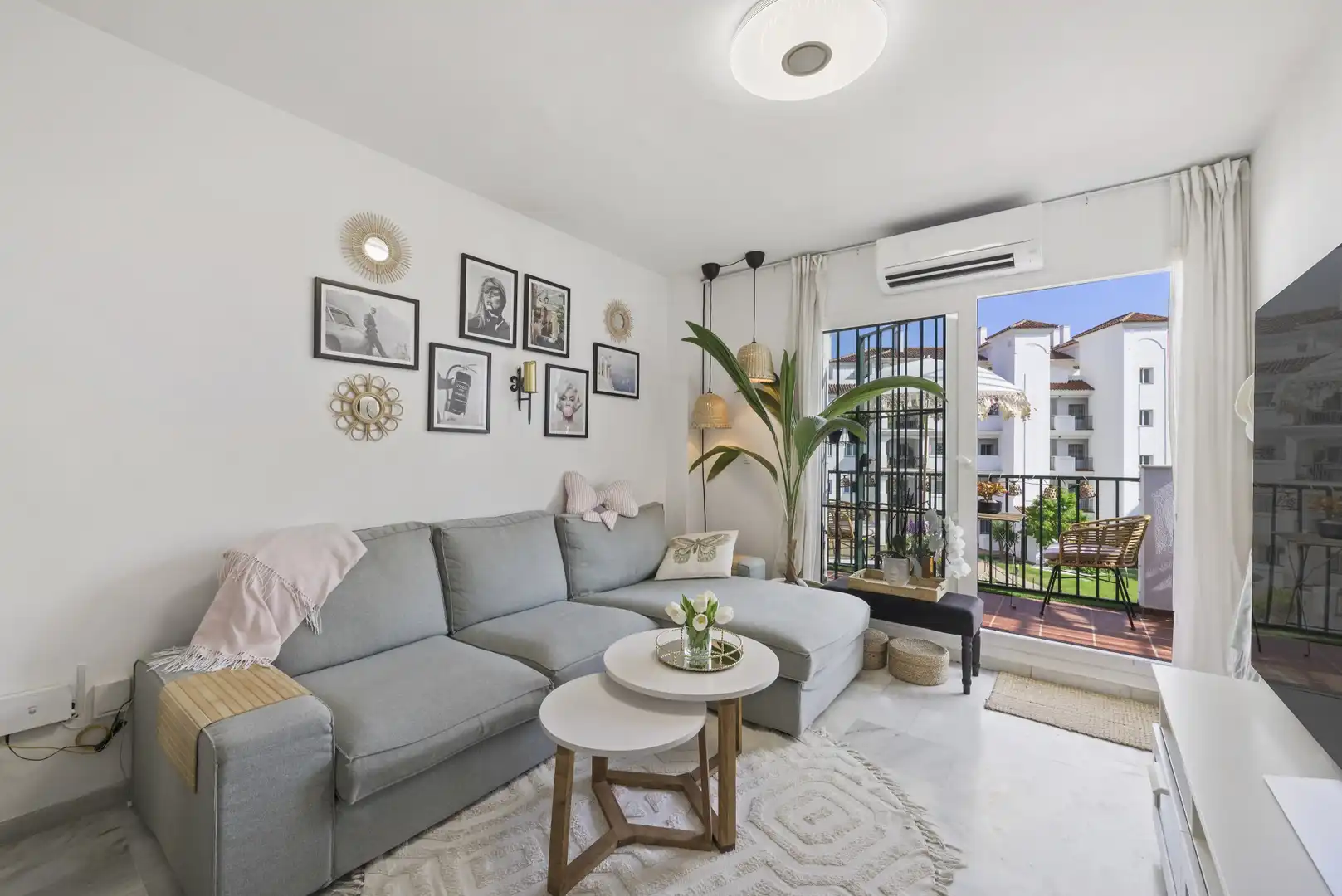 Sala de estar de Ático en venta en Mijas con Aire acondicionado, Terraza y Piscina