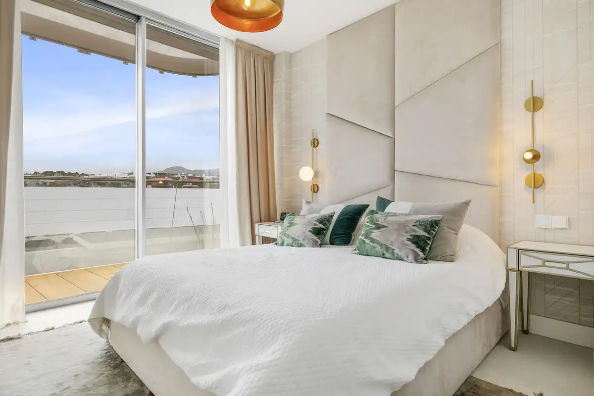 Habitación de Apartamento en venta en Estepona con Aire acondicionado, Terraza y Piscina comunitaria