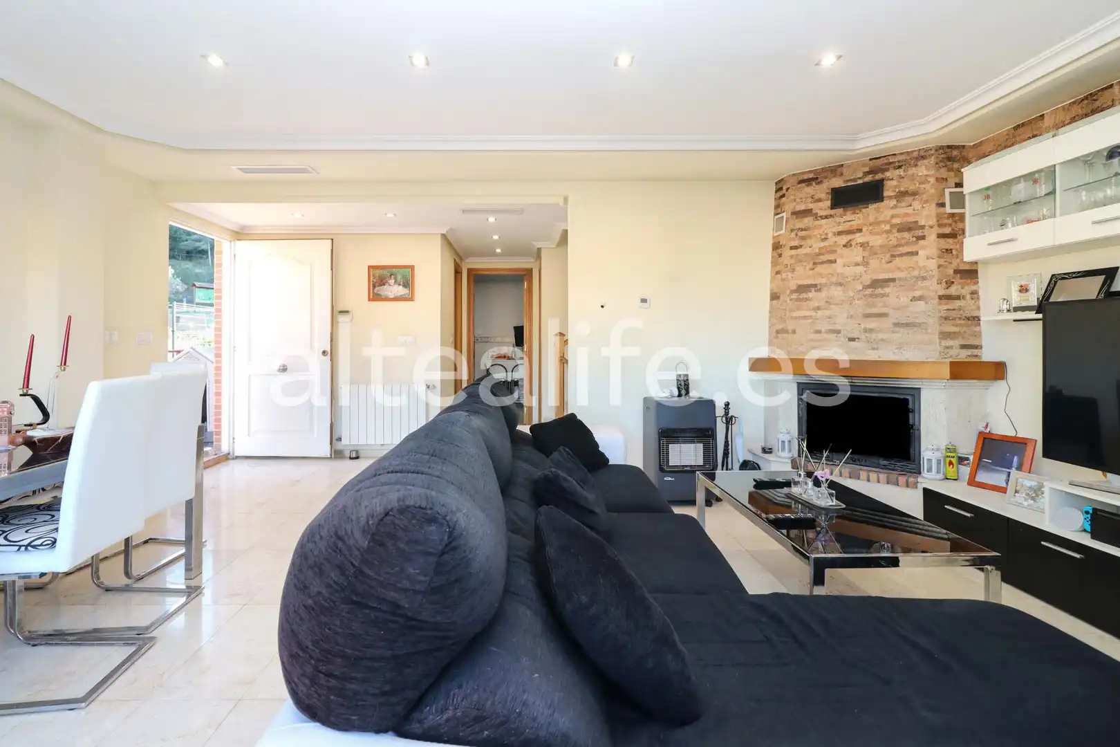 Sala de estar de Casa adosada en venta en La Nucia con Calefacción, Terraza y Piscina comunitaria
