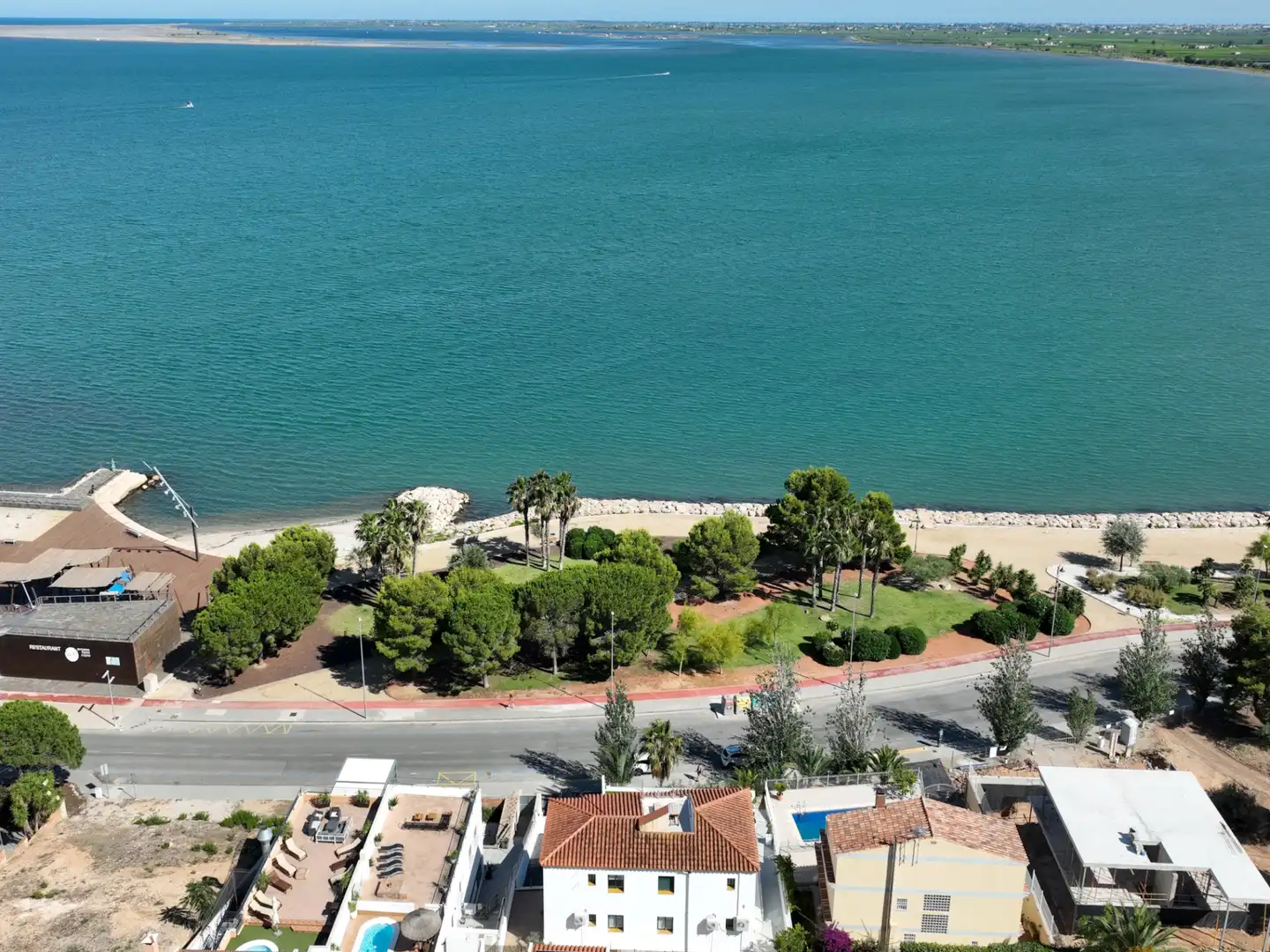 Vista exterior de Casa o xalet en venda en L'Ampolla amb Aire condicionat, Calefacció i Jardí privat