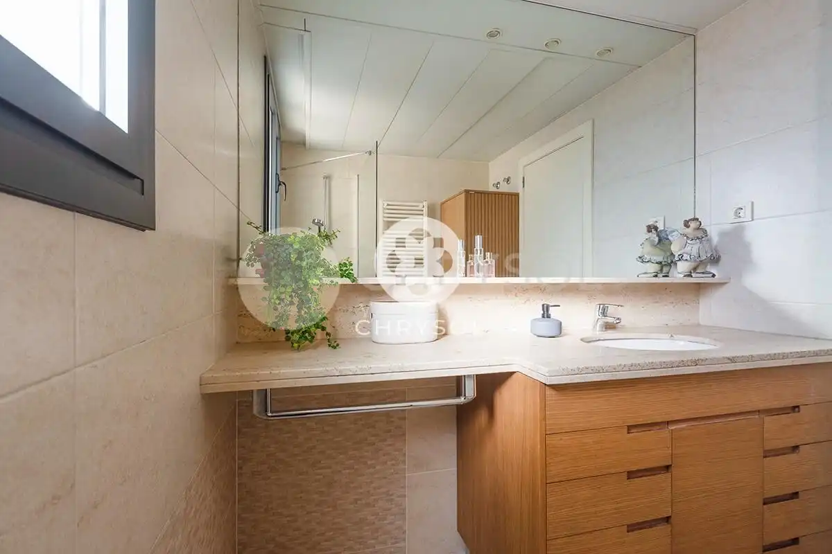 Baño de Piso en venta en Barcelona con Aire acondicionado, Calefacción y Jardín privado