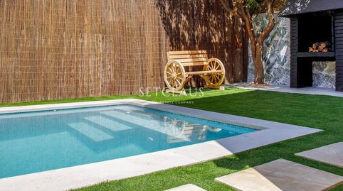 Casa pareada a estrenar con jardín  garaje y piscina en Can Sors Alella