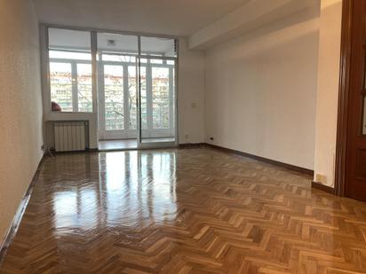 Sala d'estar de Pis en venda en Alcorcón amb Calefacció, Parquet i Terrassa