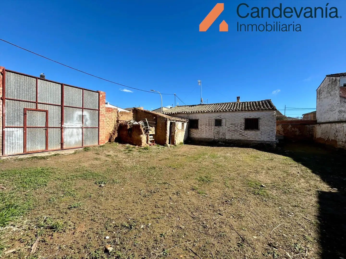 Casa o xalet en venda en Zuera amb Jardí privat