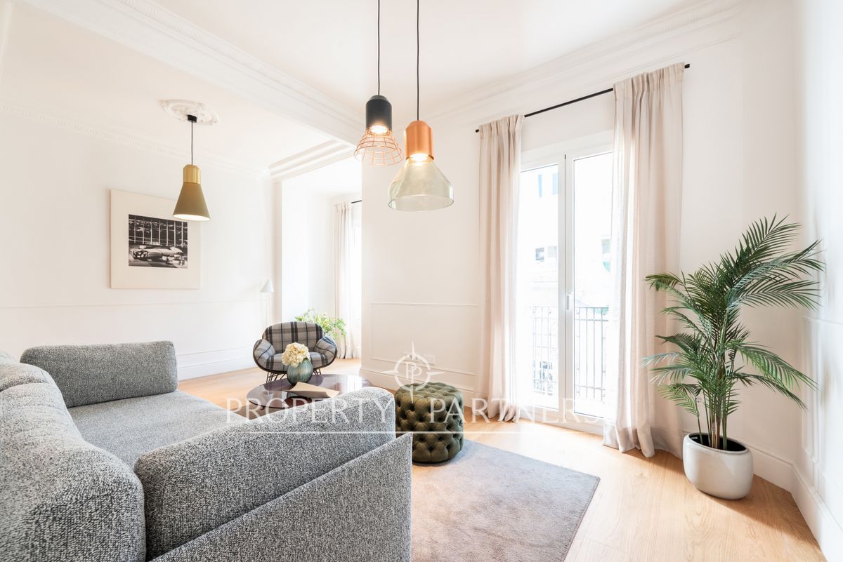 Living room of Apartment for sale in  Madrid Capital  with Air Conditioner, Heating and Furnished
