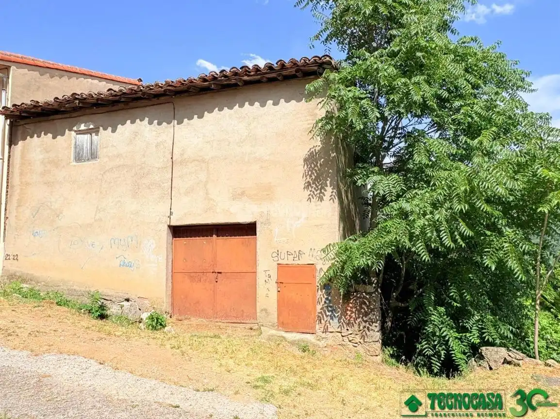 Vista exterior de Casa adosada en venda en Mombeltrán