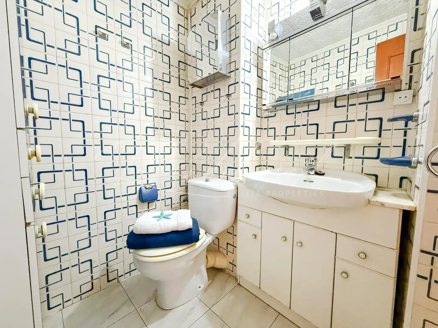Bathroom of Flat for sale in Centre