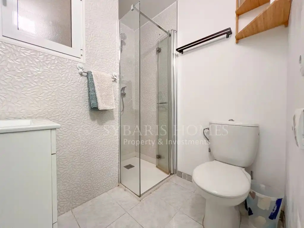 Bathroom of Apartments for sale in Dénia  with Private garden, Oven and Washing machine
