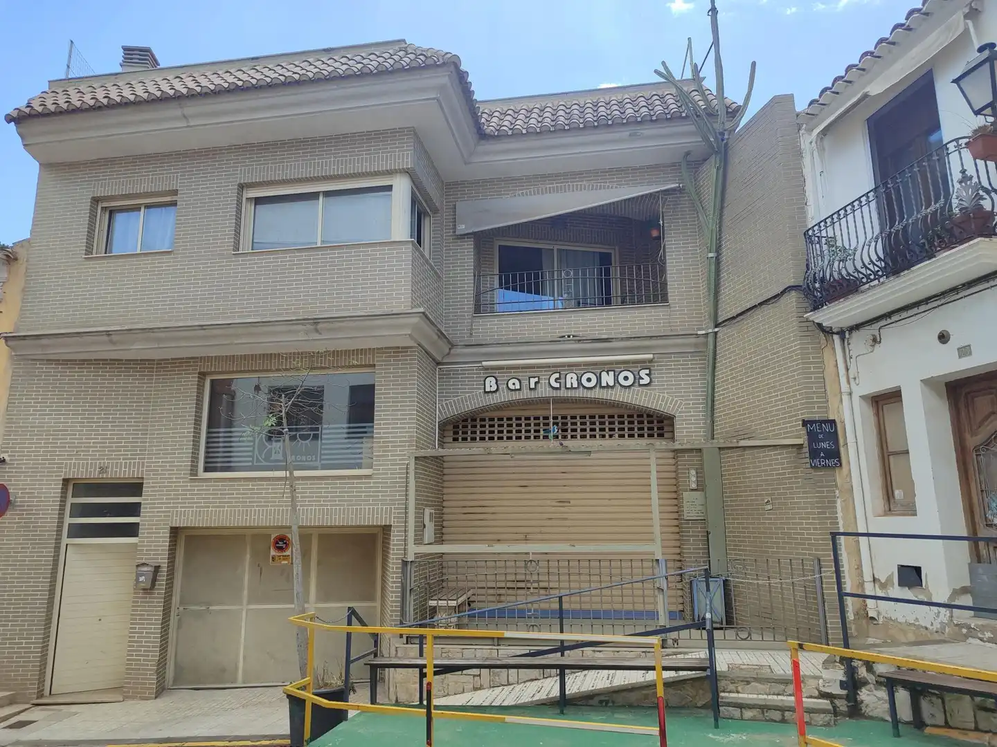 Vista exterior de Casa adosada en venta en Gilet con Terraza y Balcón