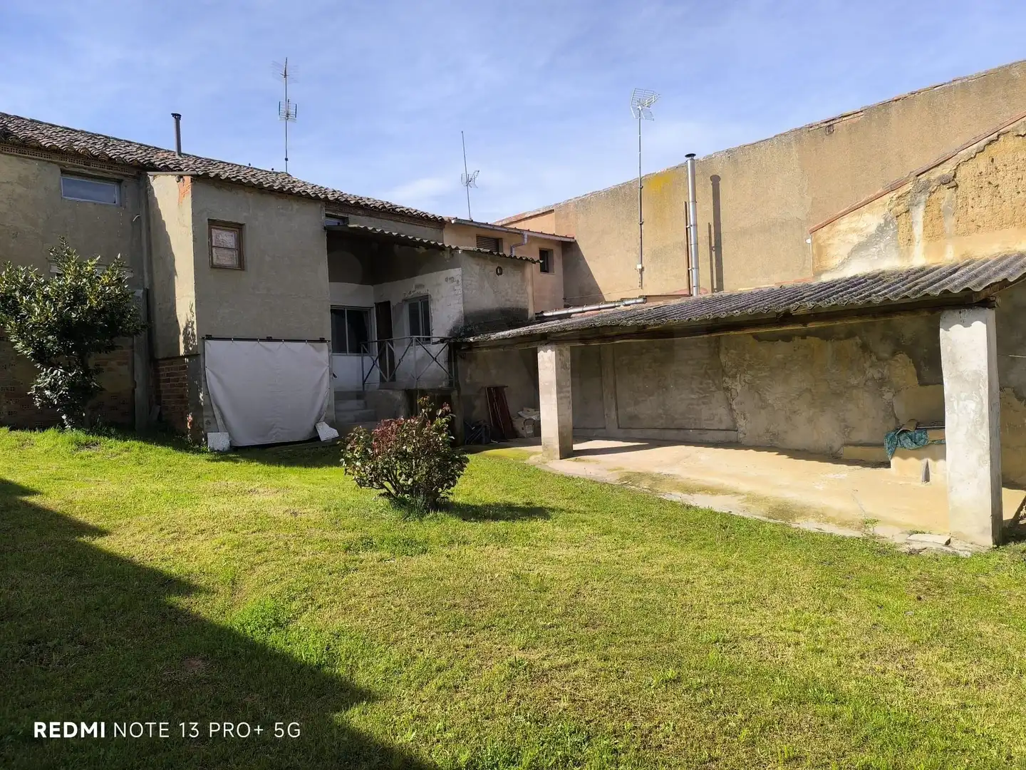 Vista exterior de Casa o chalet en venta en Castilfalé con Terraza