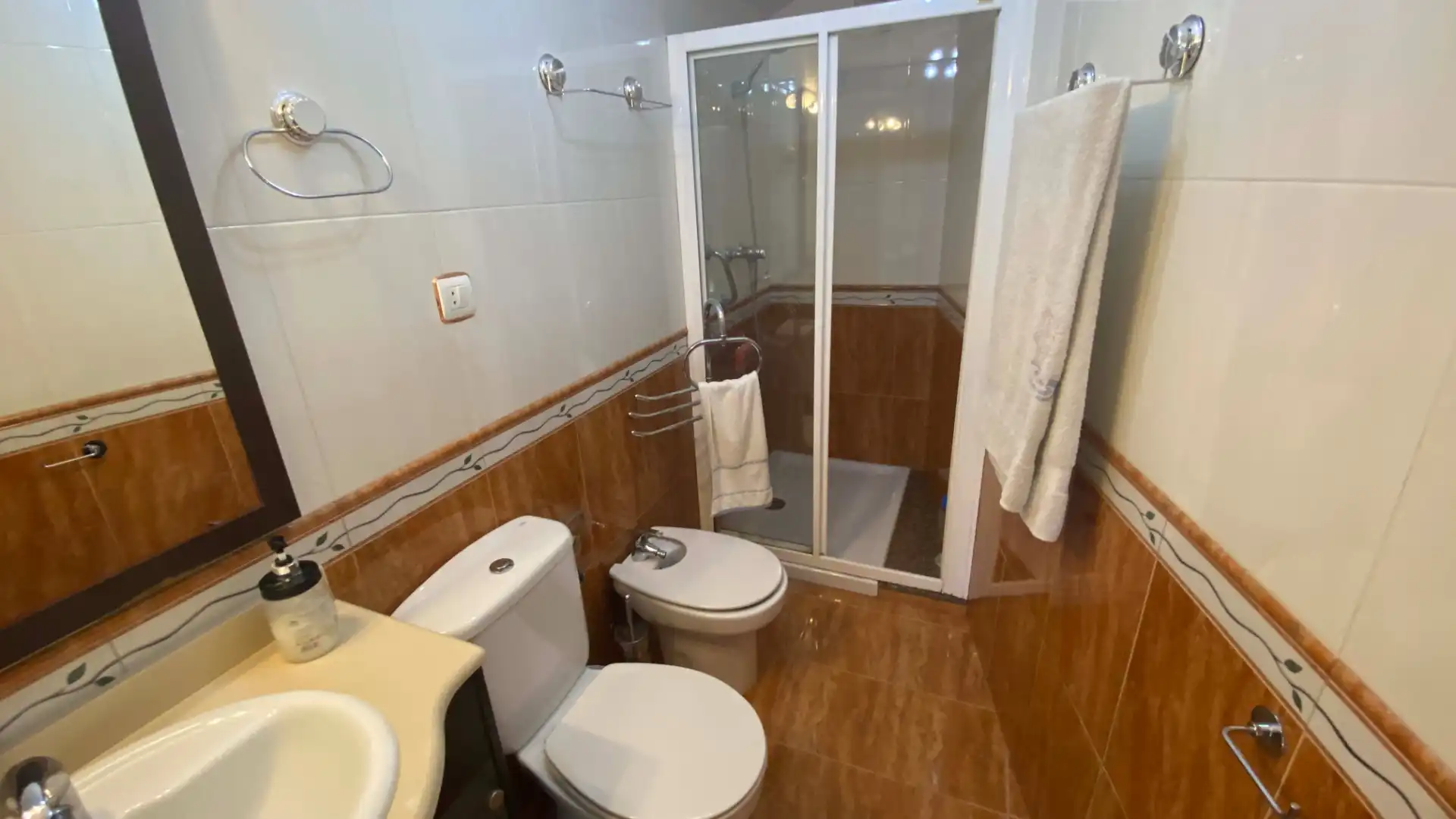 Baño de Casa o chalet en venta en San Martín del Rey Aurelio con Calefacción, Jardín privado y Trastero