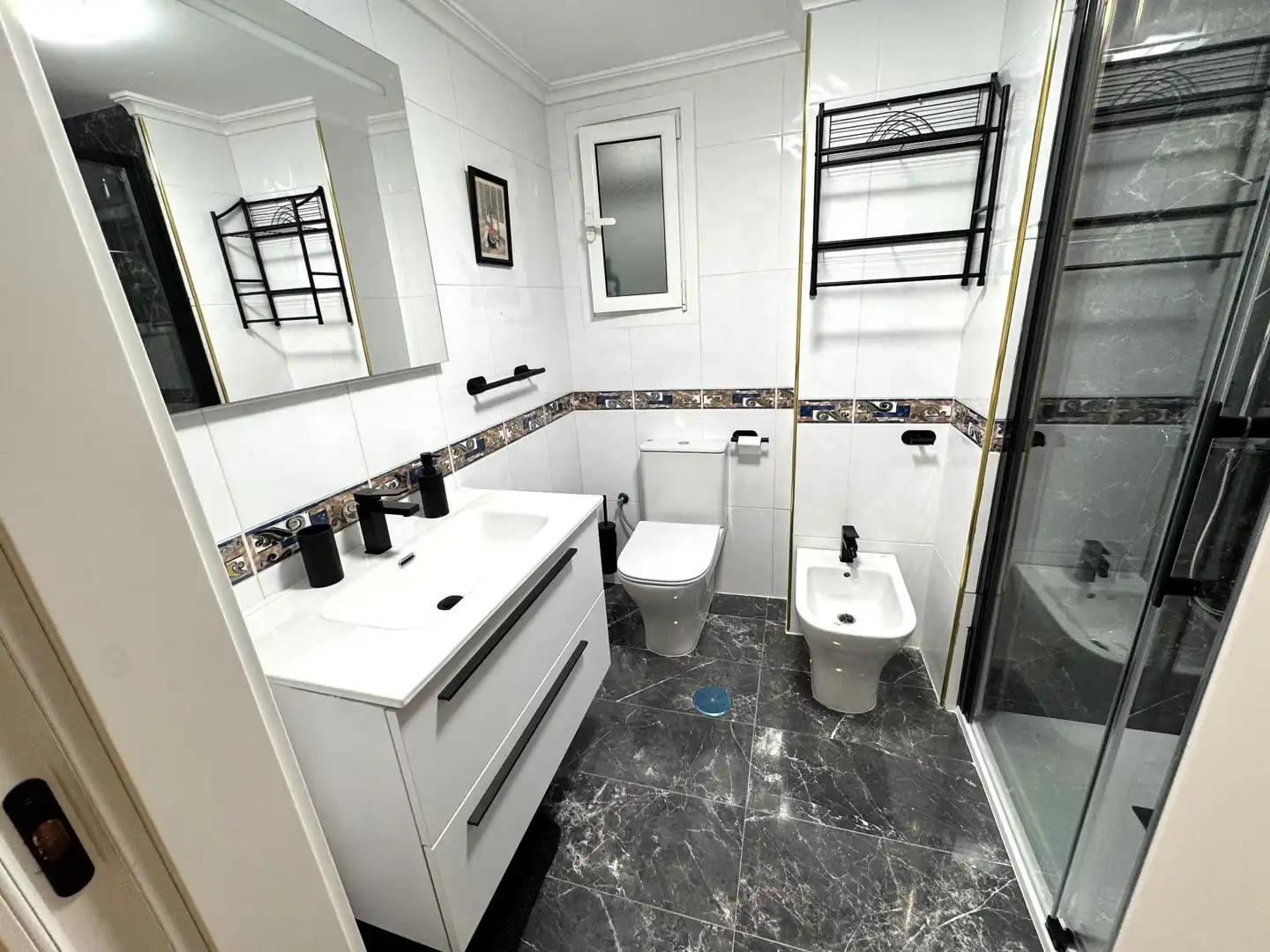 Baño de Piso para compartir en Benidorm