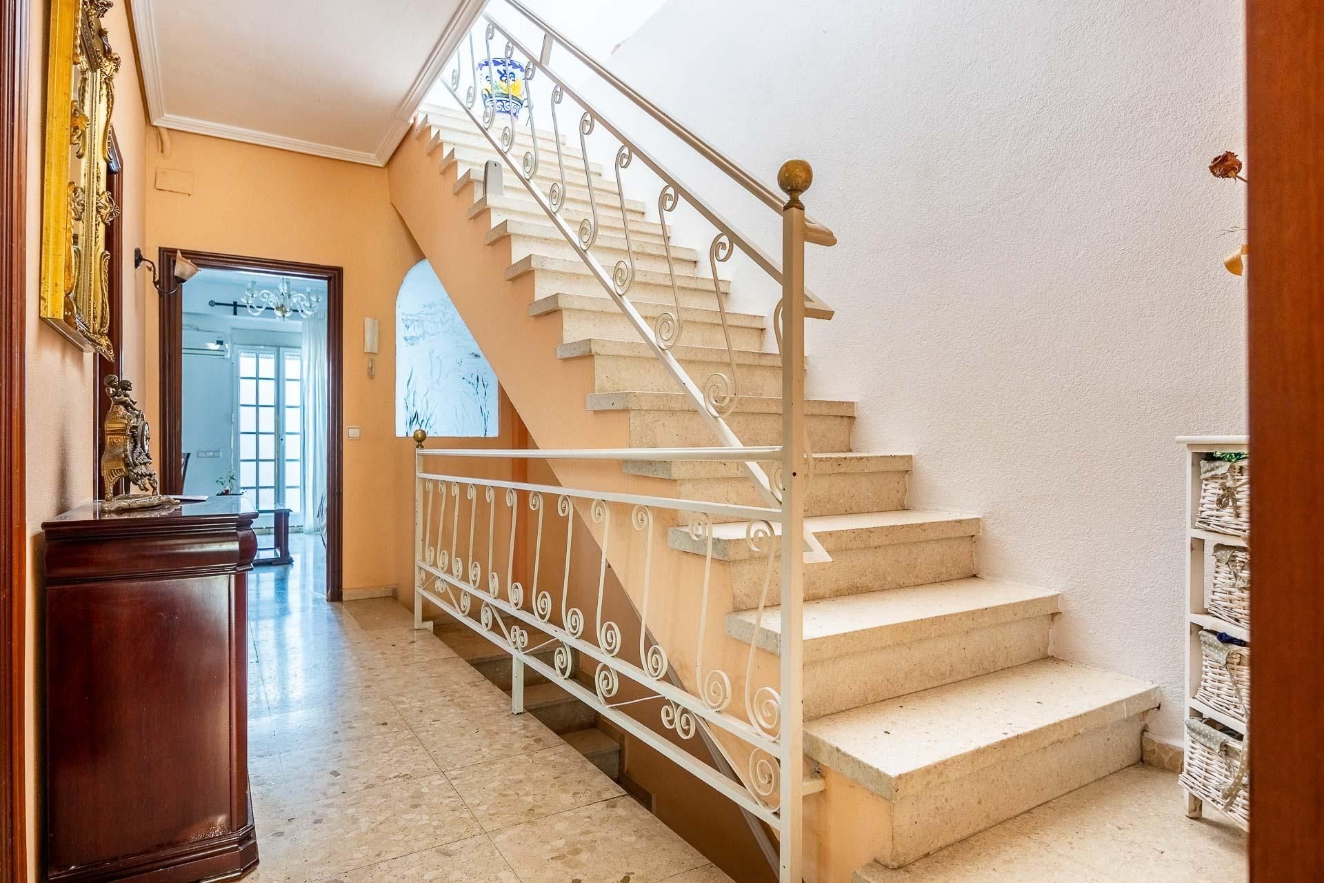 Casa adosada en venta en  Sevilla Capital con Aire acondicionado, Calefacción y Terraza