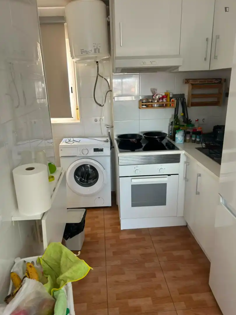 Kitchen of Apartments for share in Santa Coloma de Gramenet  with Furnished, Oven and Washing machine