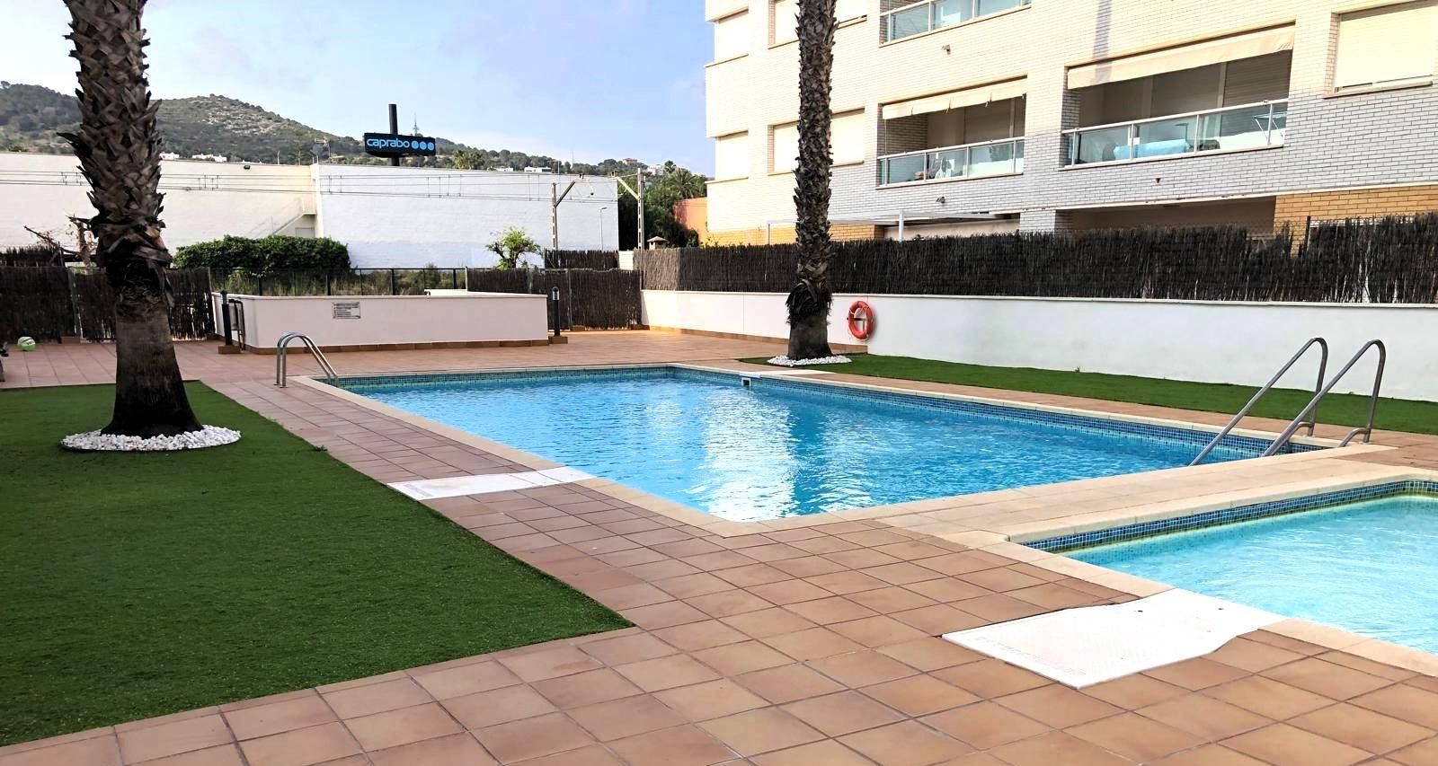 Piscina de Planta baixa en venda en Calafell amb Calefacció, Jardí privat i Terrassa