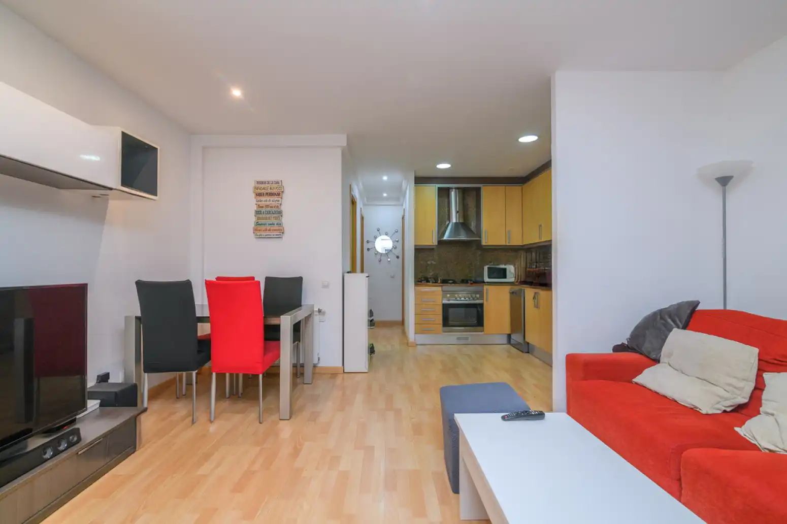 Living room of Flat for sale in Sant Boi de Llobregat  with Parquet flooring and Terrace