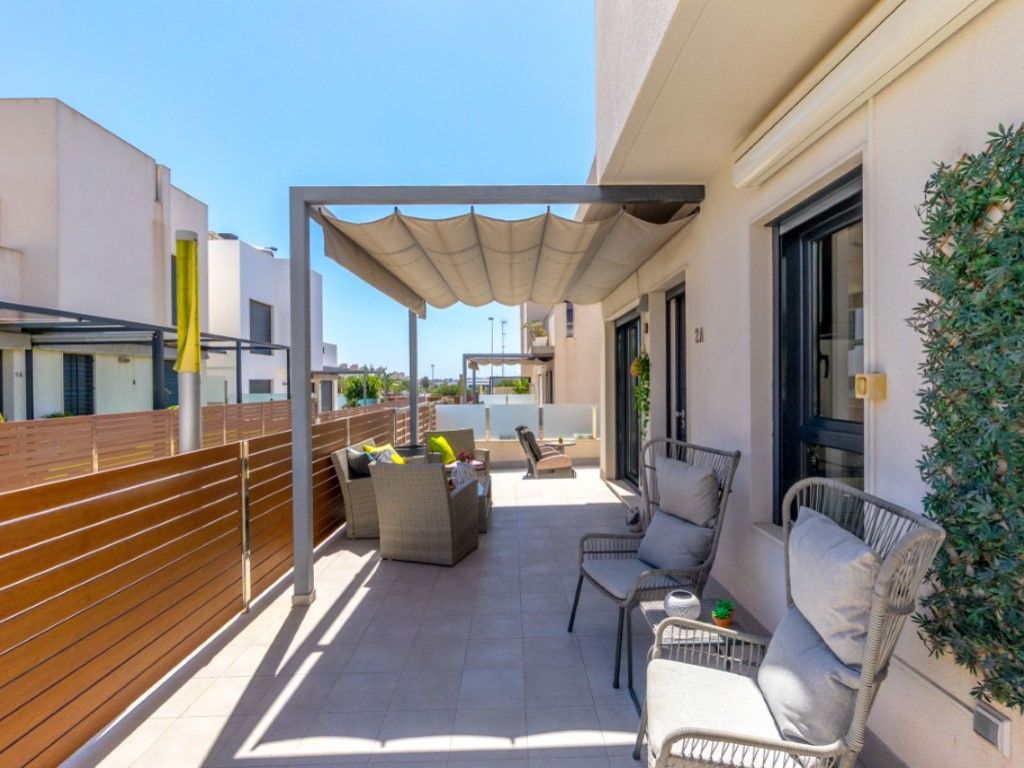 Terrassa de Casa o xalet en venda en Torrevieja amb Jardí privat i Piscina
