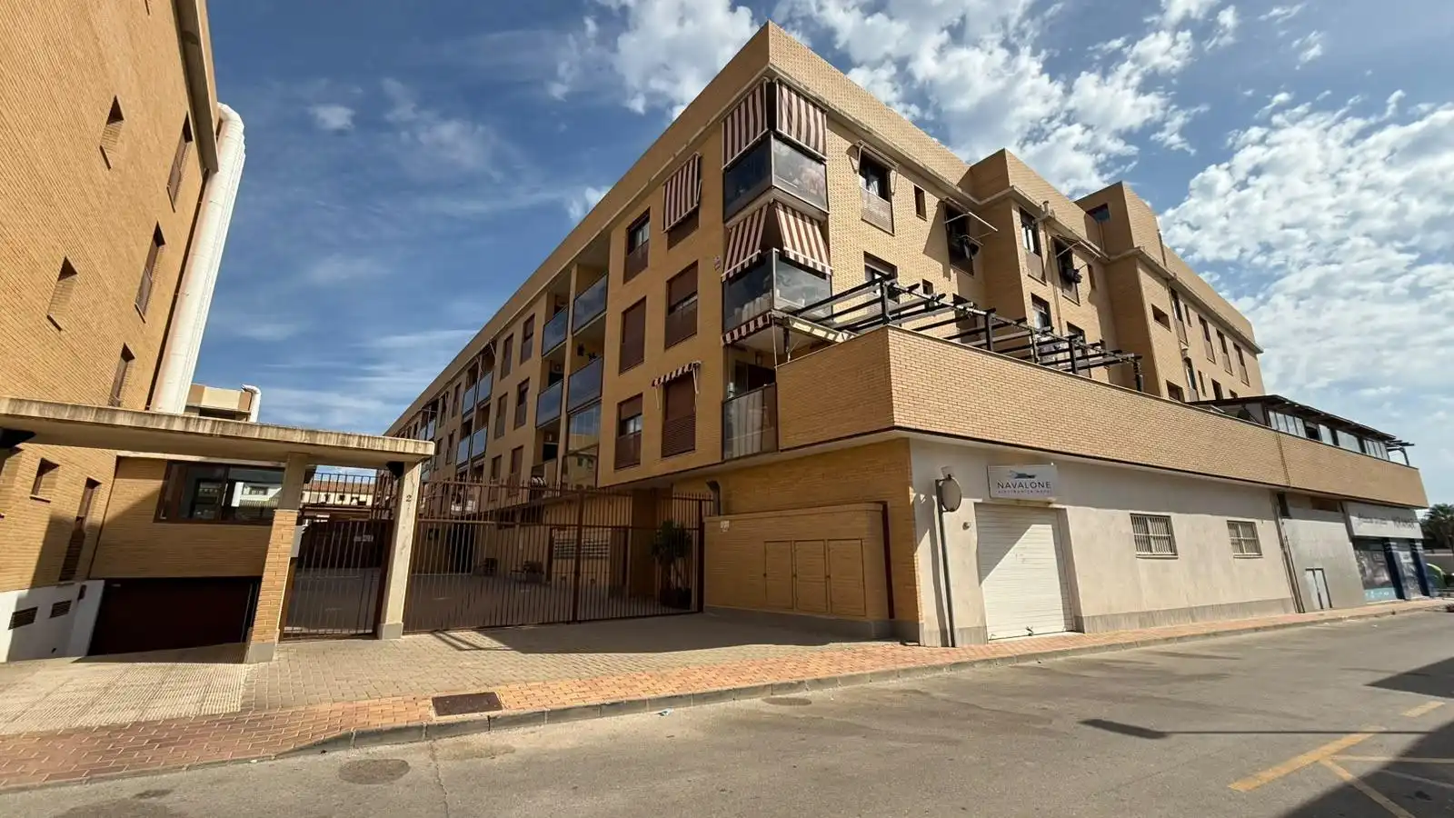 Vista exterior de Piso en venta en San Pedro del Pinatar ciudad