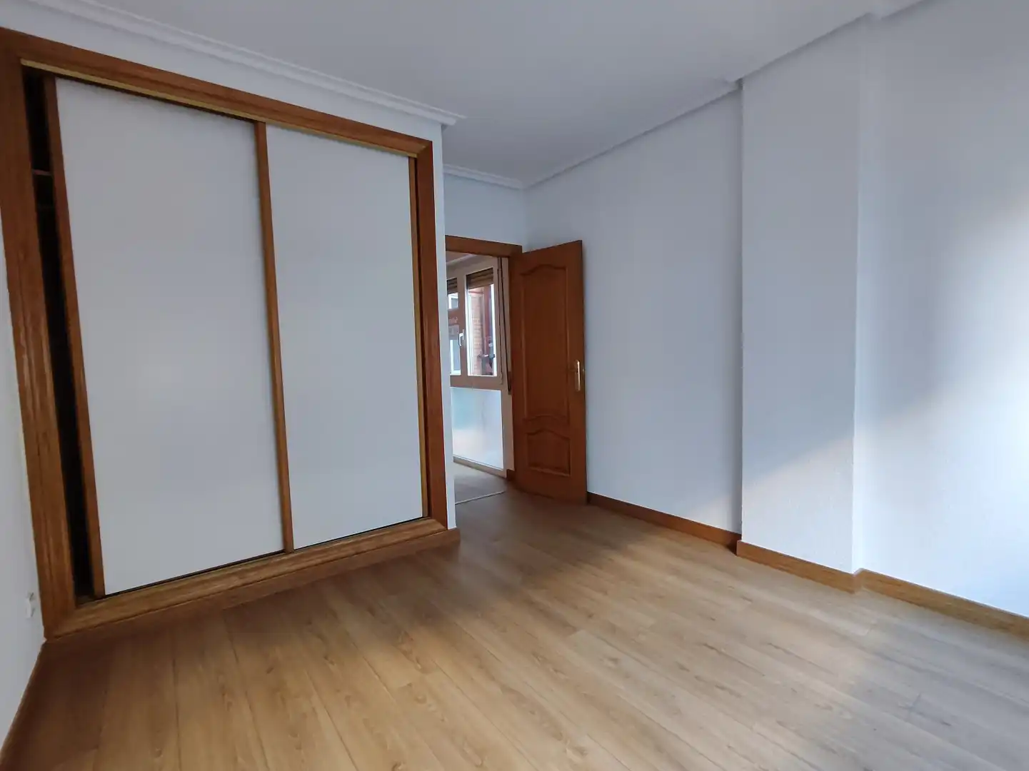 Dormitori de Pis en venda en  Logroño amb Calefacció, Parquet i Balcó