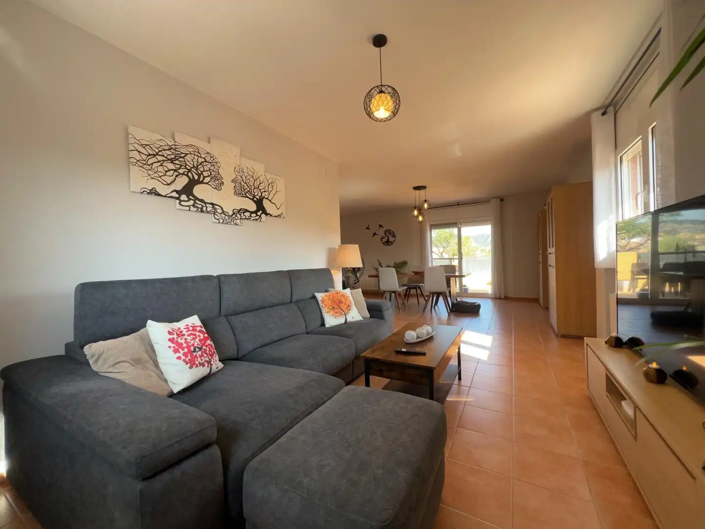Sala d'estar de Casa adosada en venda en Ulldemolins amb Calefacció, Terrassa i Moblat