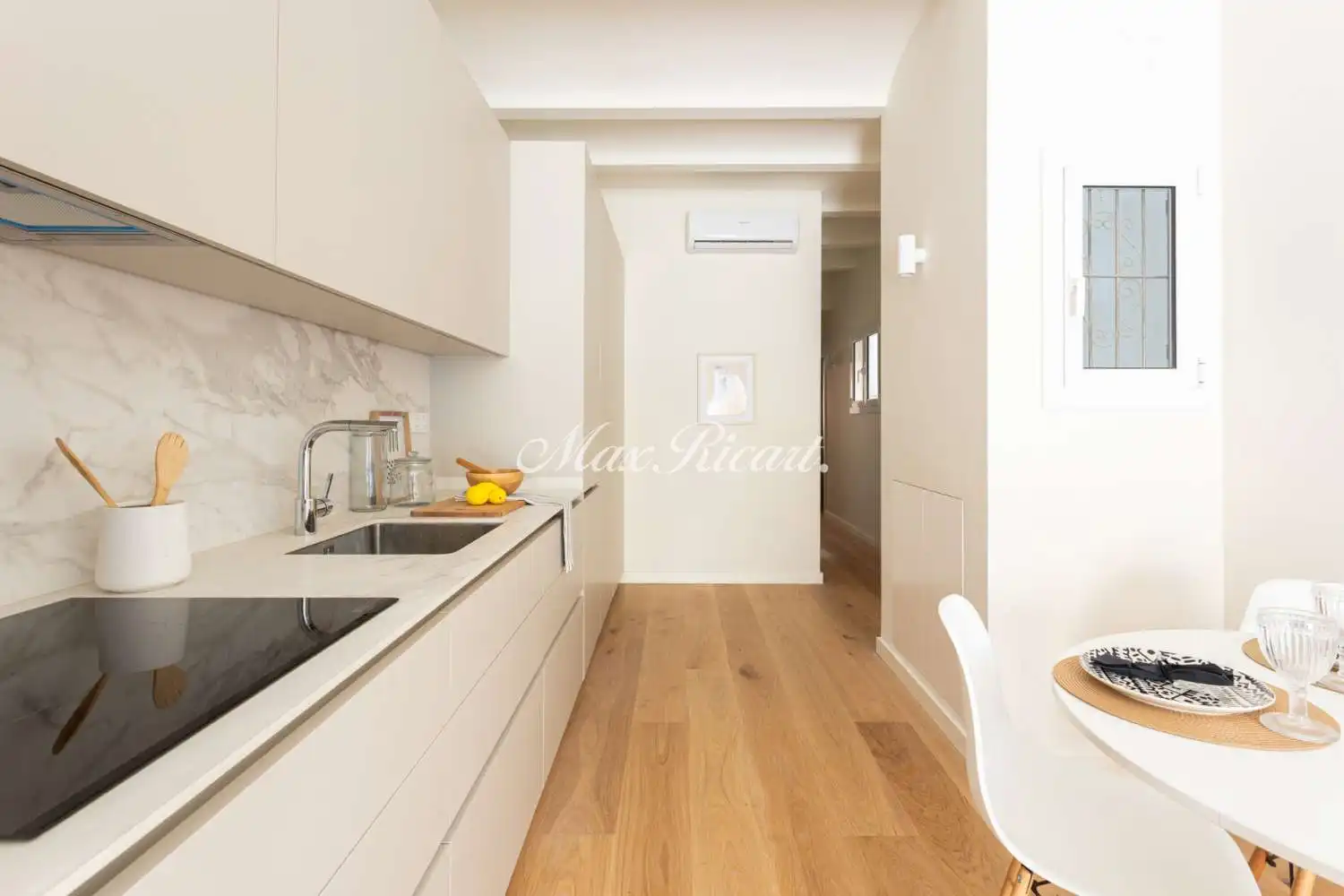 Kitchen of Flat for sale in Barcelona  with Air Conditioner, Heating and Balcony